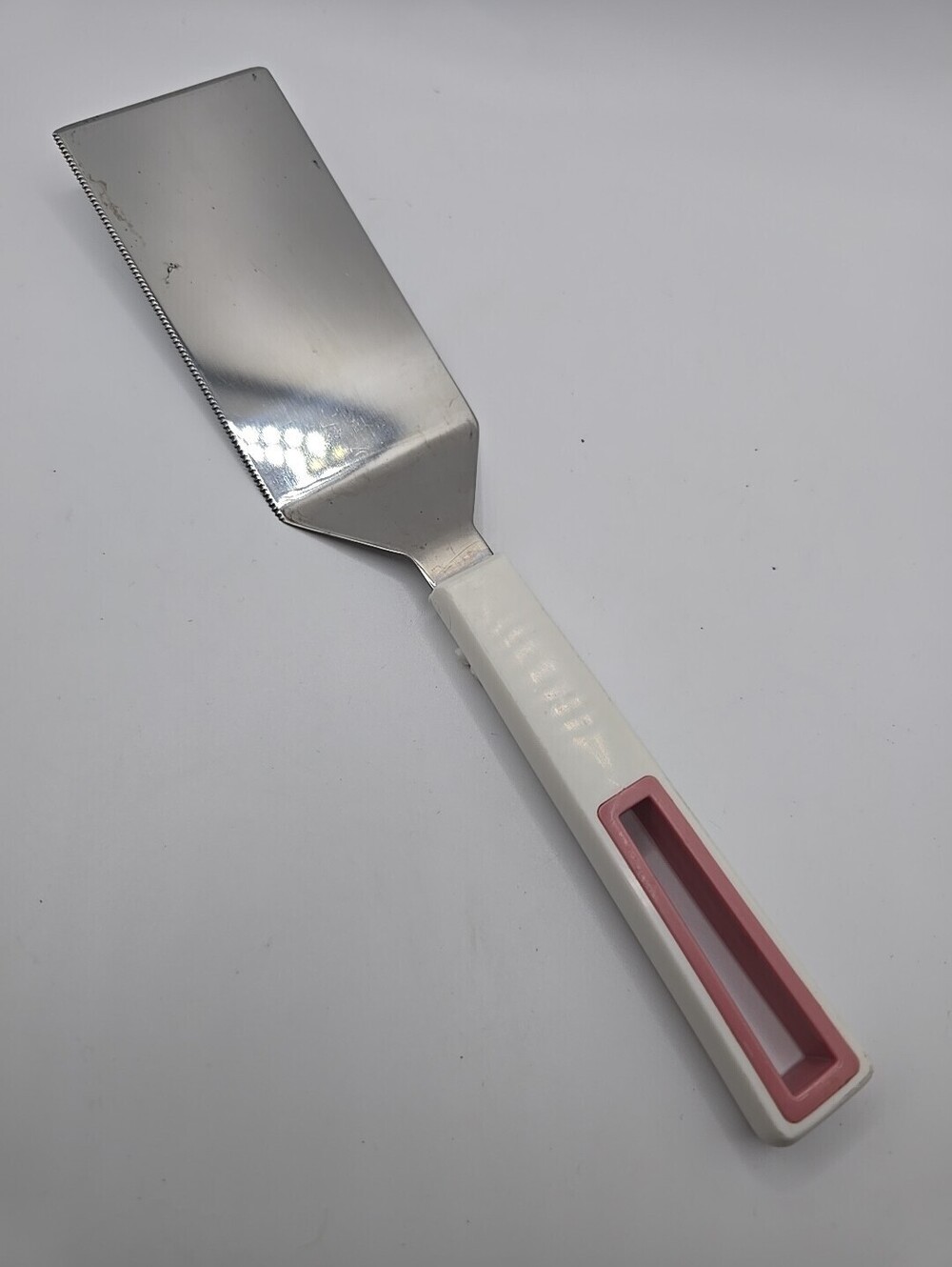 TEMPO Stainless Small Spatula Serrated Edge White &  Pink Handle Japan 9.5 Long